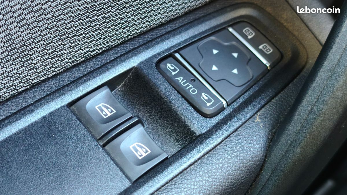 Renault Kangoo III 1.3 TCE 130 TECHNO + attelage (image 15)