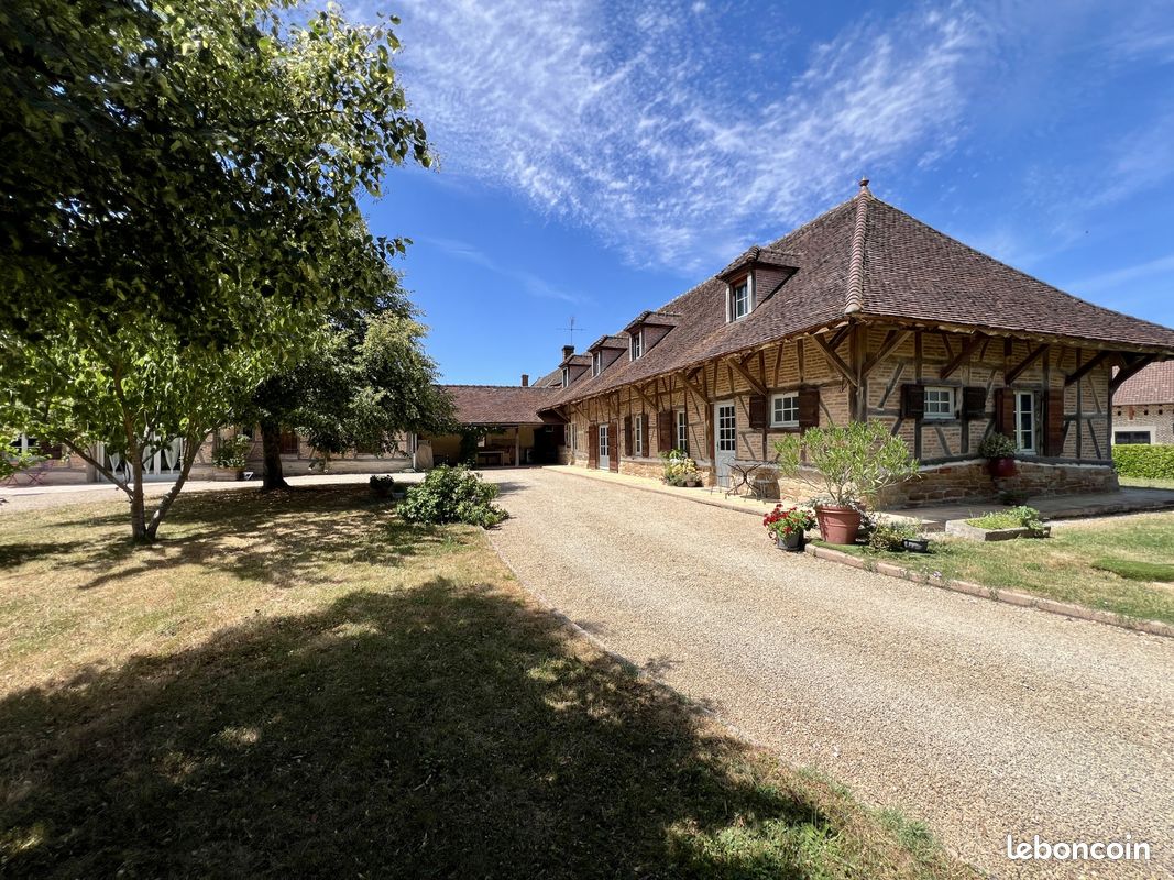 Maison 9 pièces 307 m² · à Louhans · 307 m² · 445 000 €
