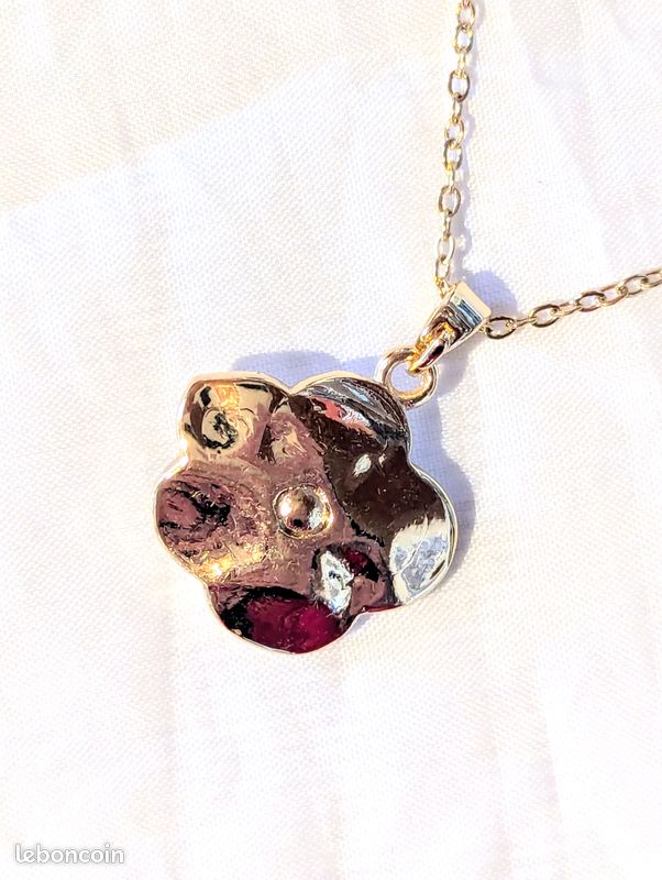 Rental Cars Gros Collier Femme Fantaisie Collier Pendentif Fleur - Main Image
