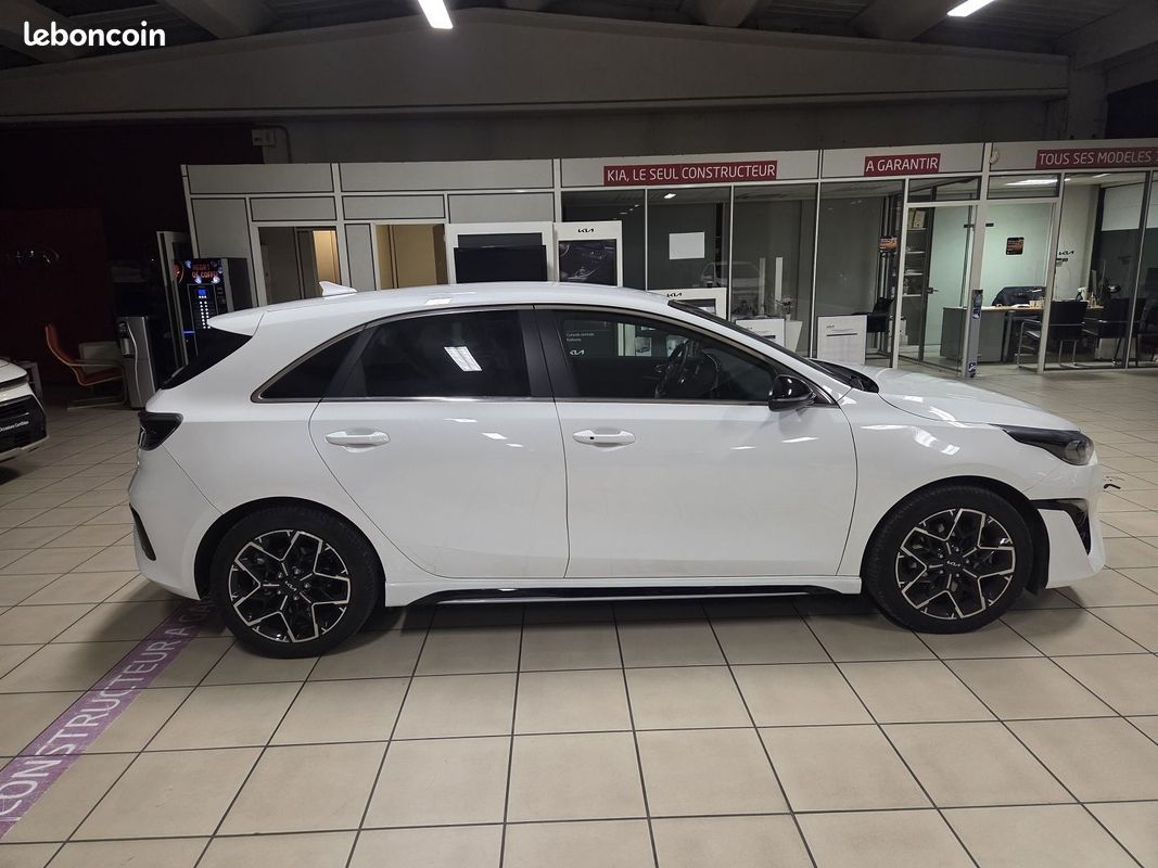 Kia CEED 1.5 T-GDI 140CH GT-LINE DCT7 MY25 (image 6)