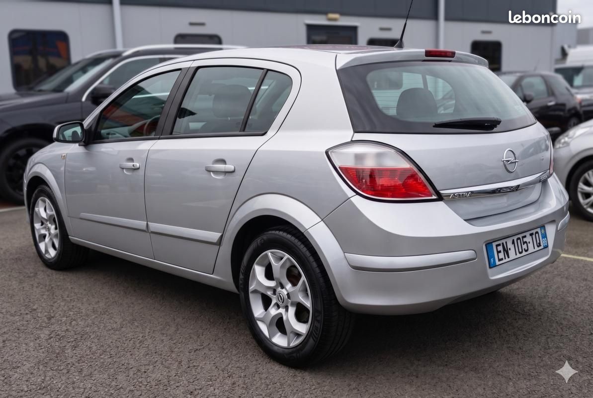 Opel Astra 1.9 CDTI 120 Cosmo (image 3)