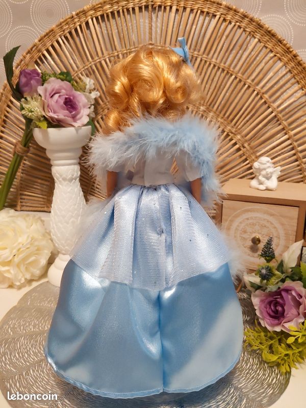 Poupée Barbie tenue créateur princesse Versailles (image 4)