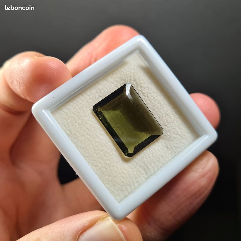 Grenat tsavorite poire 18 carats : pierre précieuse verte naturelle, Afrique - Canada