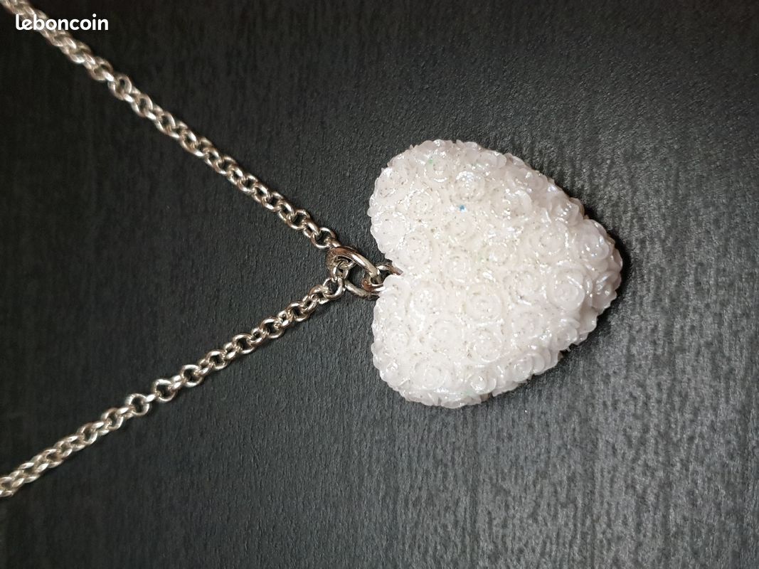 Collier fantaisie "Cœur fleurs" blanc (image 1)