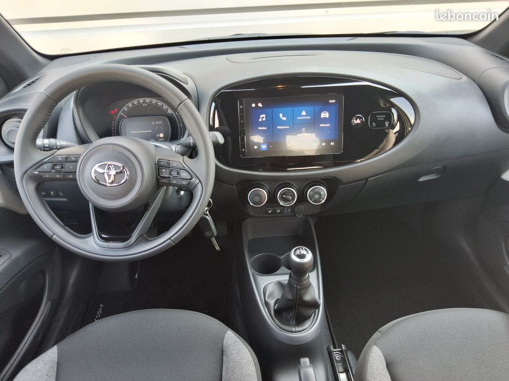 Toyota aygo x 1.0 VVT-i 72 Dynamic (image 12)
