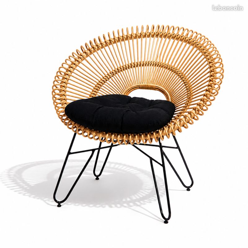 DESTOCKAGE - Fauteuil en Rotin "Oslo" avec Coussin Noir - Chaise pour Extérieur ou Intérieur - Pied (image 1)