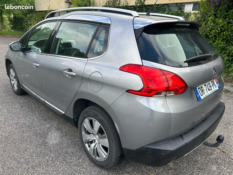 Peugeot 2008 1.2 THP 110cv (image 4)