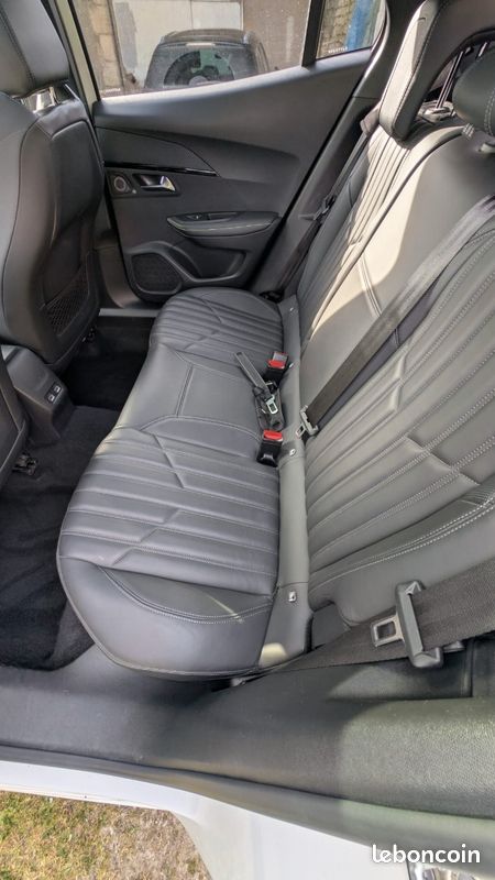 Peugeot 2008 II 1.5 Blue hdi eat 8 gt line (image 2)