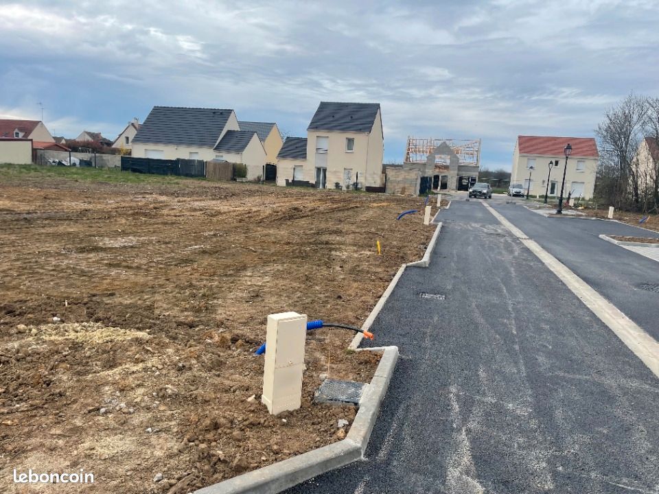 Terrain 436 m² Saintines · 80 900 €