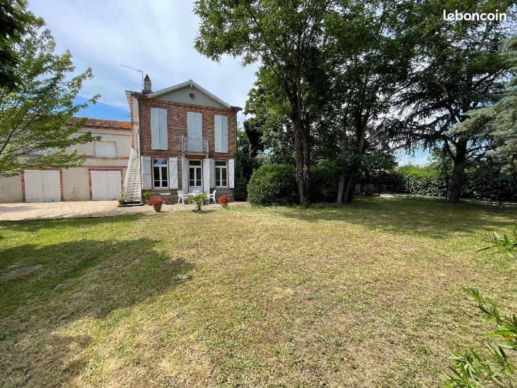 Maison 6 pièces 147 m² · à Toulouse · 147 m² · 2 000 €