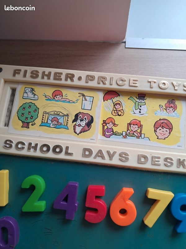 Pupitre éducatif de 1972 Fisher Price pour apprendre chiffres/lettres dès 3 ans