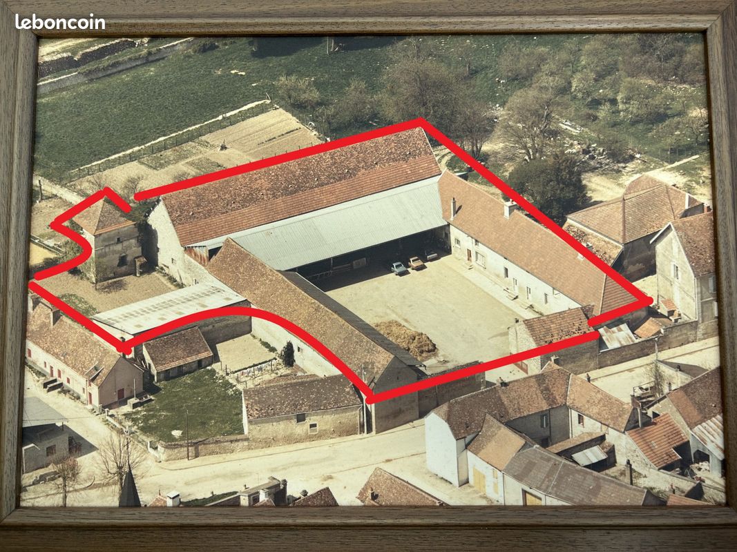 Maison 8 pièces 200 m² · à Tanay · 200 m² · 275 000 €