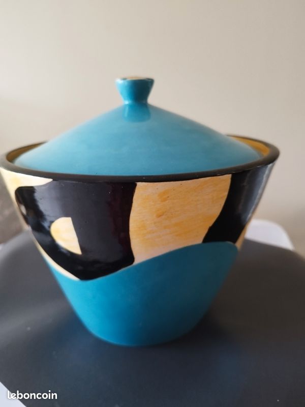 Joli pot avec couvercle (image 1)