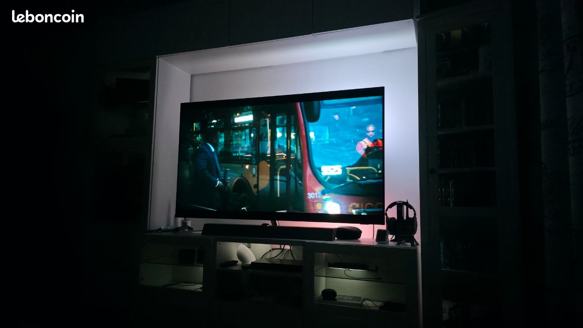 TV Oled 65" 4K Ambilight 4 côtés & barre de son Philips 65OLED935 (image 4)