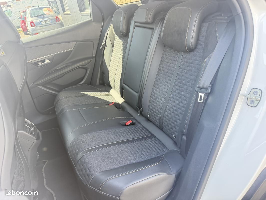 Peugeot 3008 HYBRID 225ch Roadtrip (image 17)