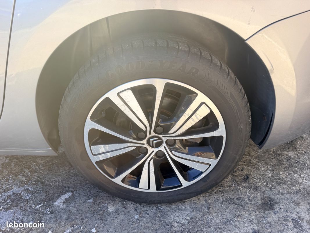 Citroen c4 grand picasso 1.2 puretech 130 ch business 7 places eat6 + camera de recul + carplay (image 30)