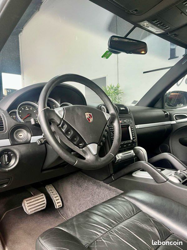 Porsche Cayenne S 4.8 V8 385 ch Tiptronic S – PASM – Toit ouvrant - attelage amovible – 135 000 km - Garantir (image 9)