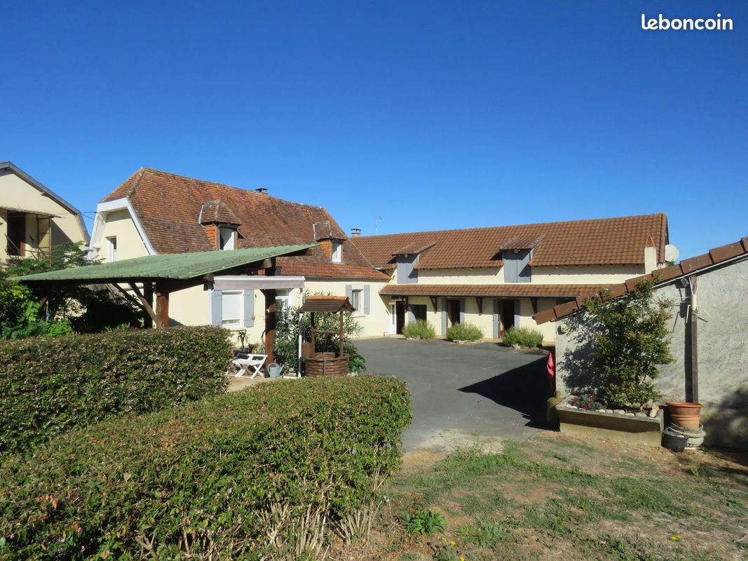 Maison 15 pièces 380 m² · à Bassillac et Auberoche · 380 m² · 420 000 €