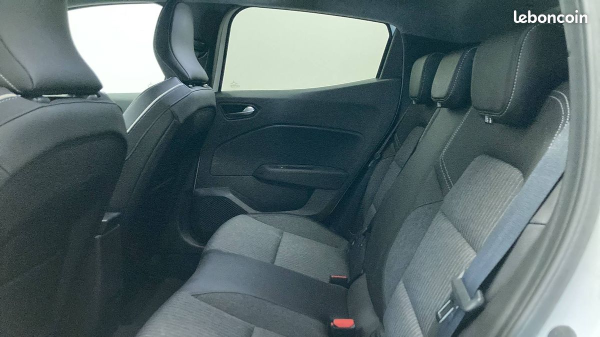 Renault clio e tech full hybrid 145 techno (image 12)
