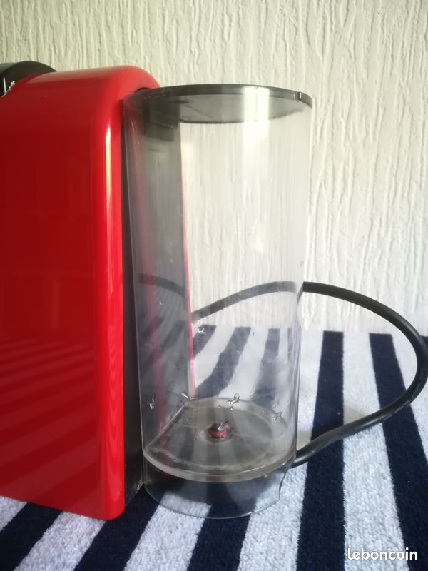 MACHINE À CAFÉ CAFETIÈRE A CAPSULES NESPRESSO MAGIMIX ESSENZA MINI RUBY RED COMPACTE BON ÉTAT (Envoi possible) (image 5)