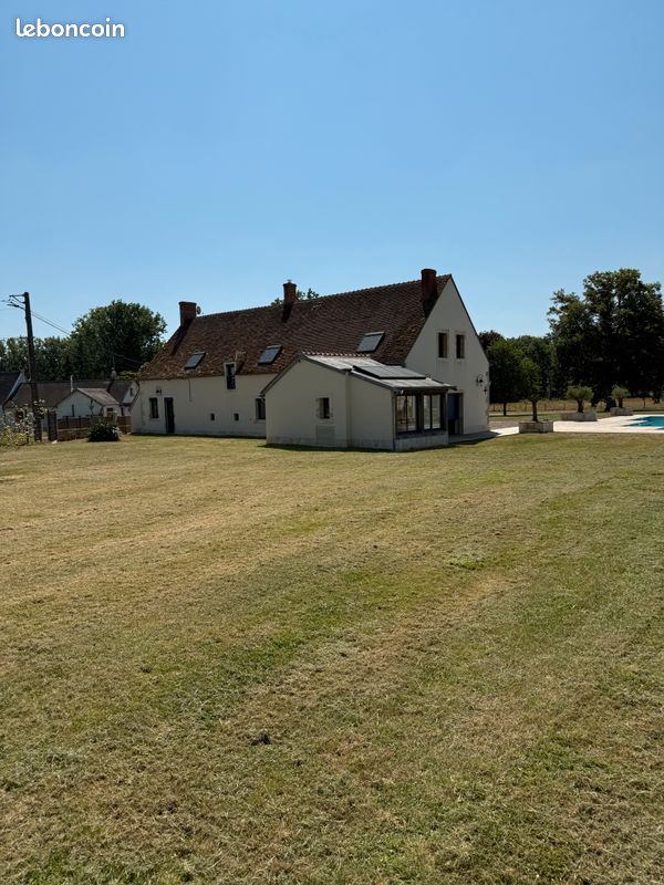 Maison 9 pièces 300 m² · à Arcomps · 300 m² · 749 000 €