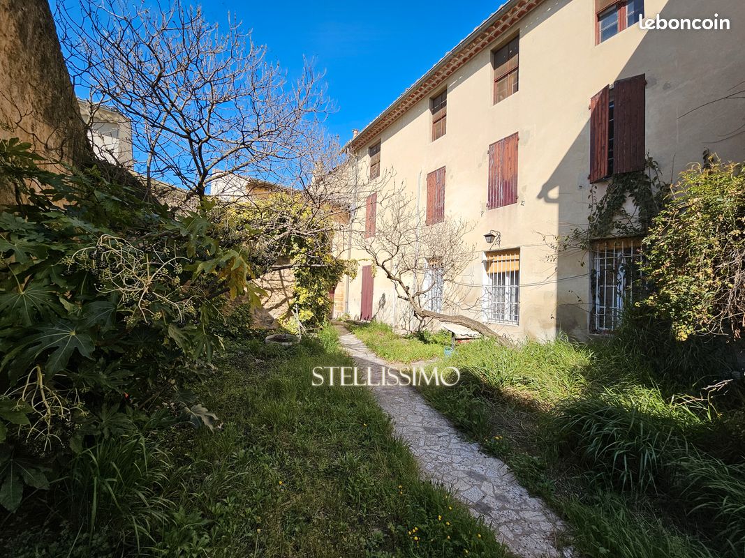 Maison 10 pièces 240 m² · à Sorgues · 240 m² · 199 500 €