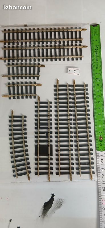 55209 – Lot De 10 Rails Flexibles En Maillechort – Longueur 940 Mm – Pour Courbes Serrées (R1) – Conductivité Et Durabilité – Aspect Réaliste Avec Traverses En Bois