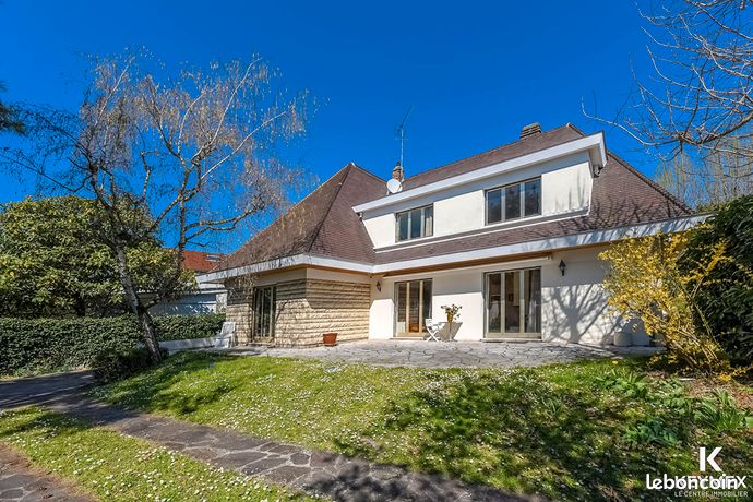 Maison 8 pièces 205 m²