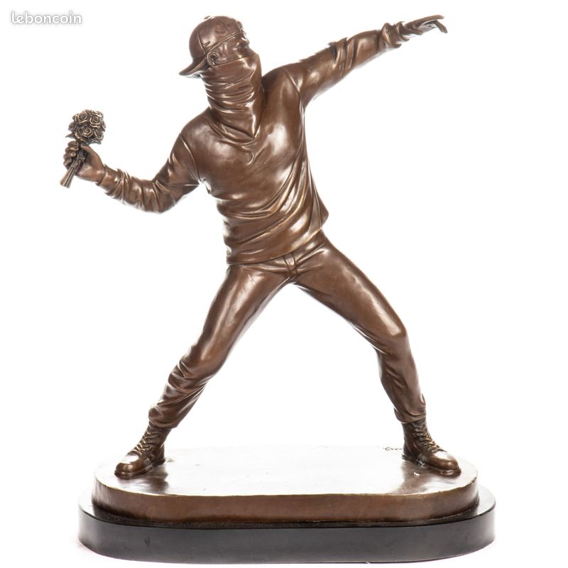 Sculpture bronze - statue en bronze "Lanceur de fleurs d'après BANKSY " (image 1)