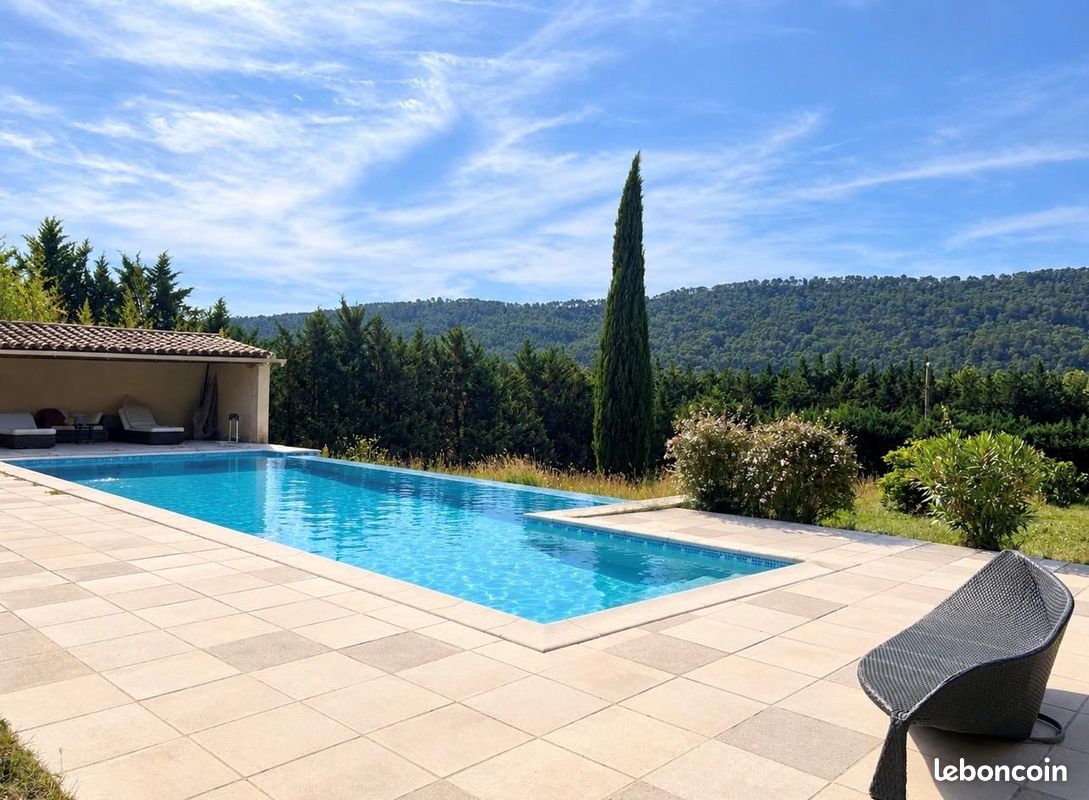 Appartement 8 pièces 245 m² · à Brignoles · 245 m² · 2 550 €/mois