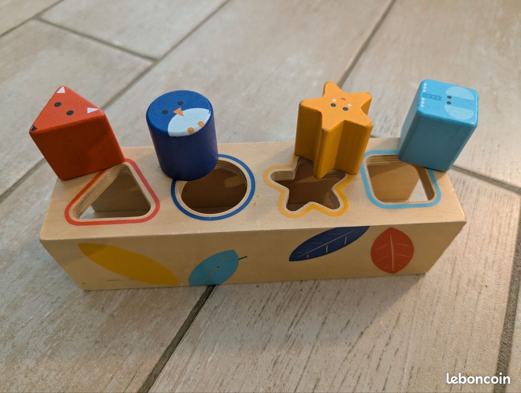 Jeu encastrement en bois (image 1)