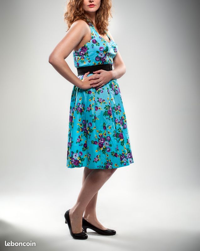 Robe pin up/rockabilly bleue ciel à fleurs Hell bunny RARE rétro