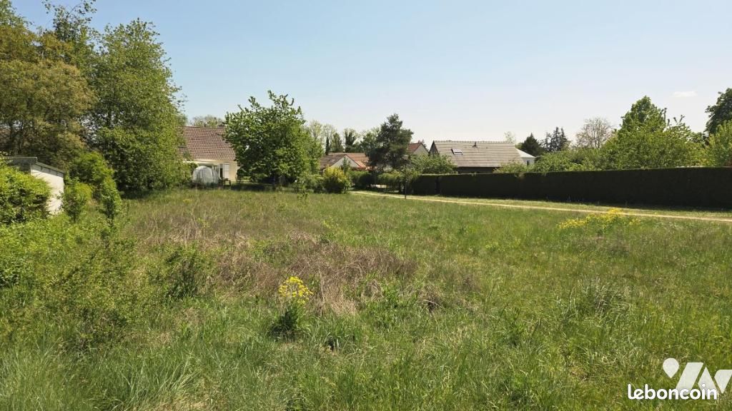 Terrain 1070 m² · à Fay-aux-Loges · 1 070 m² · 82 400 €