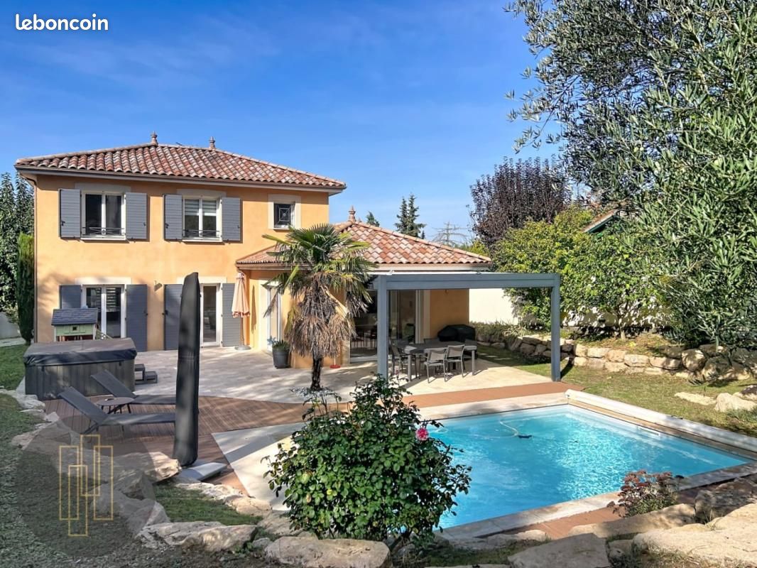Maison 5 pièces 148 m² · à Saint-Didier-de-Formans · 148 m² · 640 000 €