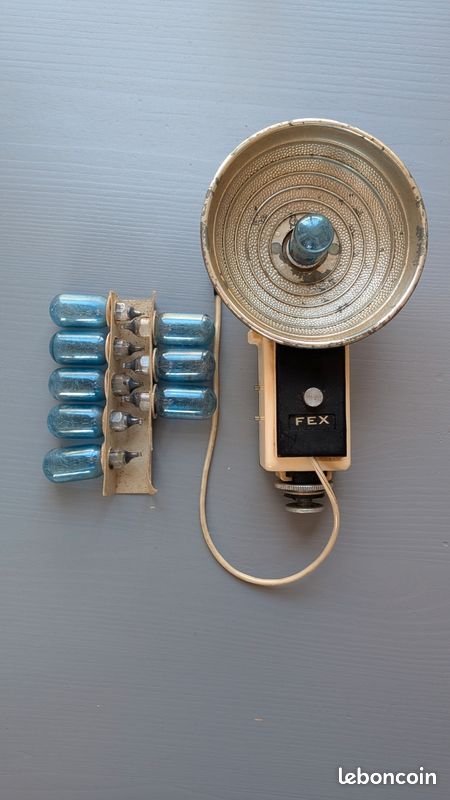 Ampoule MAGLUM en boite vintage pour voiture ancienne - Collection