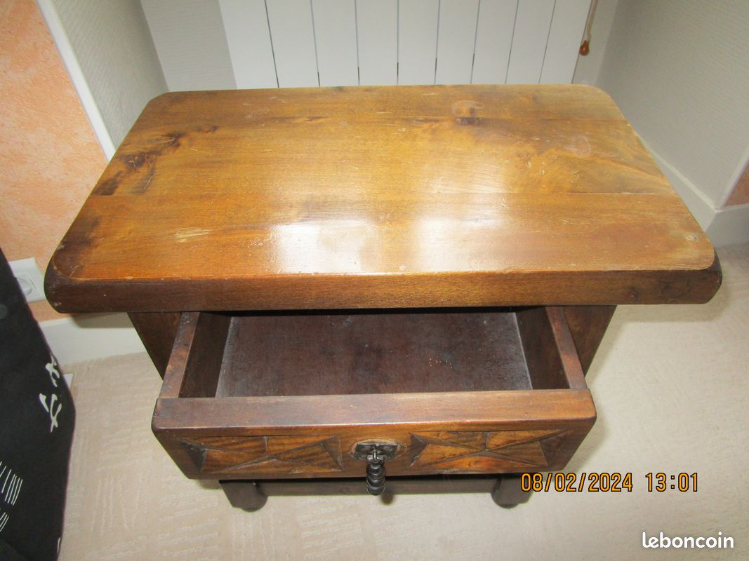 Table de chevet en bois massif (image 2)