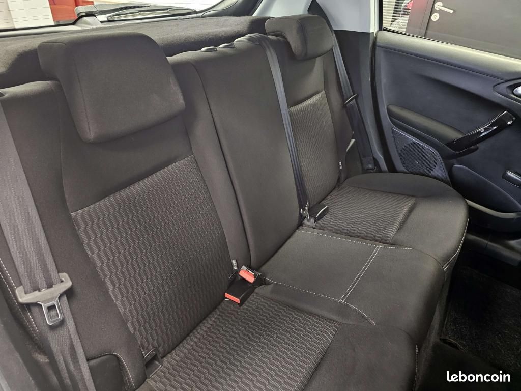 PEUGEOT 208 1.2i PureTech 12V - 82 BERLINE Active PHASE 2 (image 14)