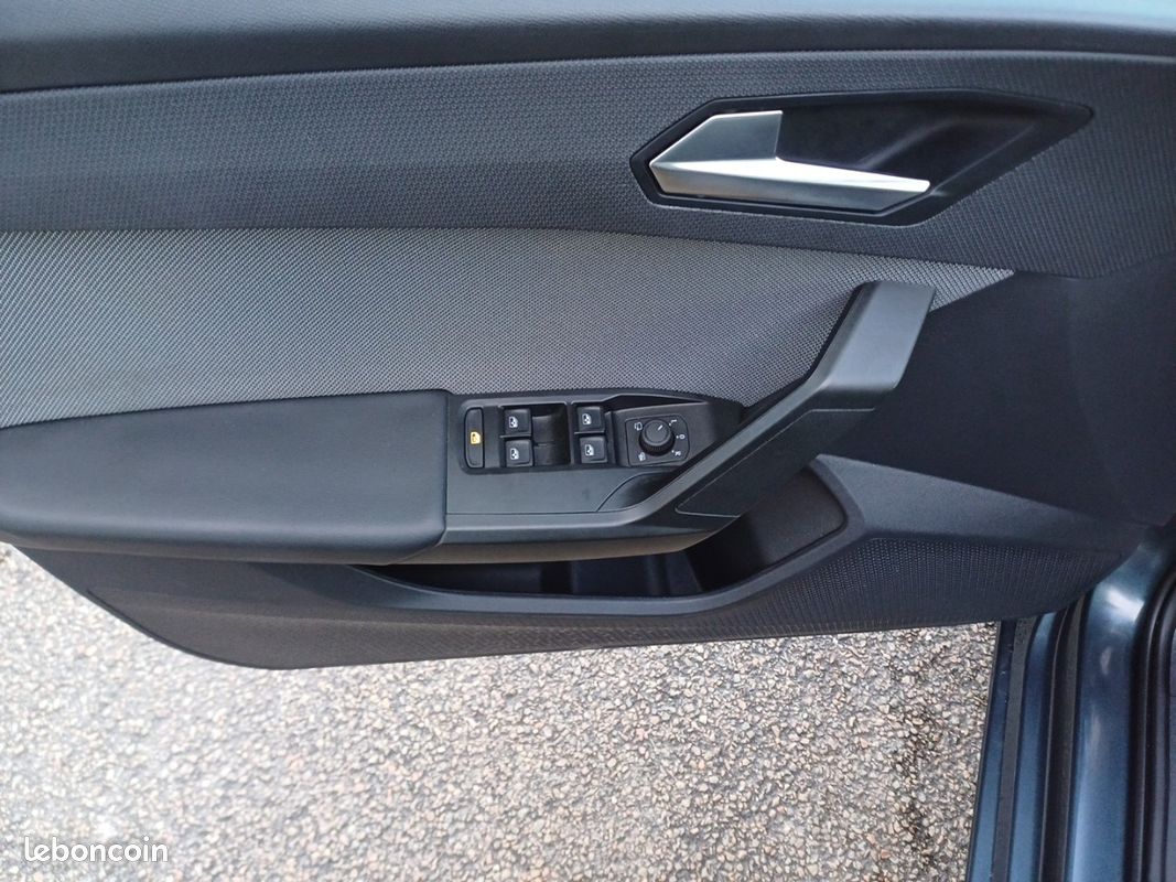 SEAT Leon 1.5 eTSI Hybrid 115 DSG7 Business (image 28)