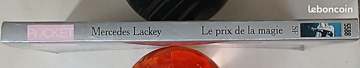 Livre "le prix de la magie" de Mercédès Lackey en très bon état (image 3)
