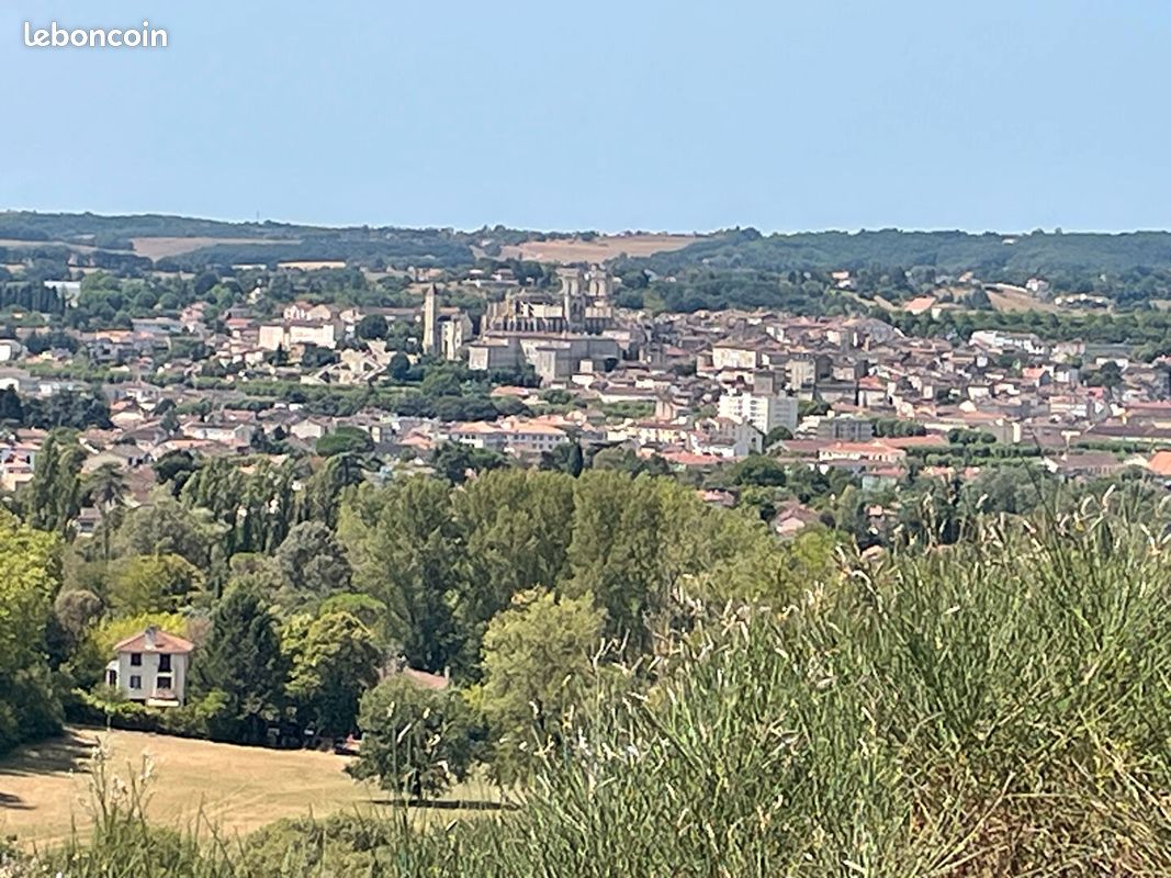 Terrain 2577 m² · à Auch · 2 577 m² · 145 000 €