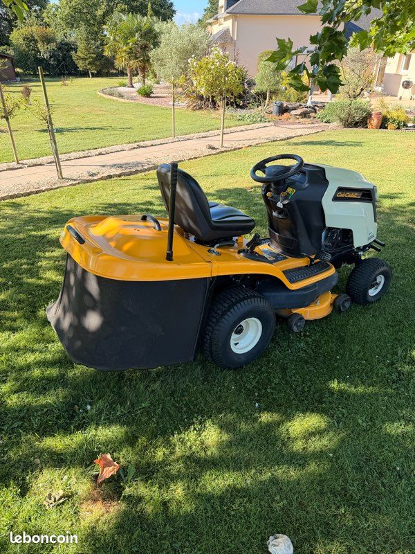 Tracteur tondeuse Cub Cadet 17 cv (image 2)