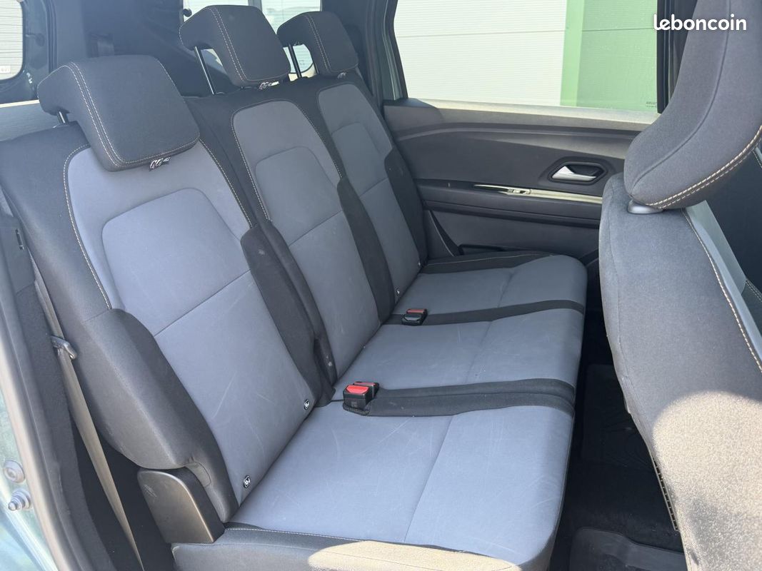 Dacia jogger 1.6 hybride 140 7pl automatique + camera de recul + gps + alerte angle mort (image 12)