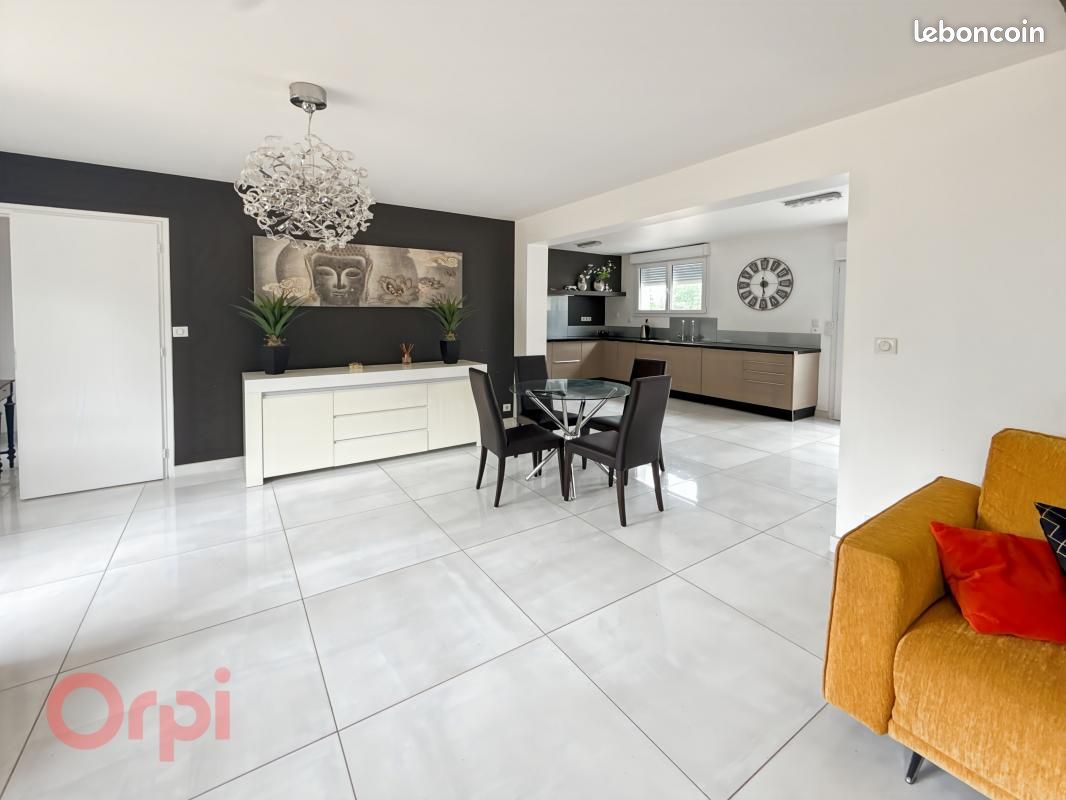 Maison 5 pièces 232 m² (image 2)