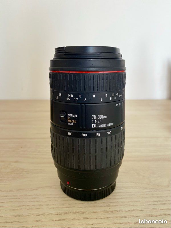 Sigma Téléobjectif macro zoom 70-300 mm f/4-5.6 DG APO pour appareils photo reflex Minolta et Sony