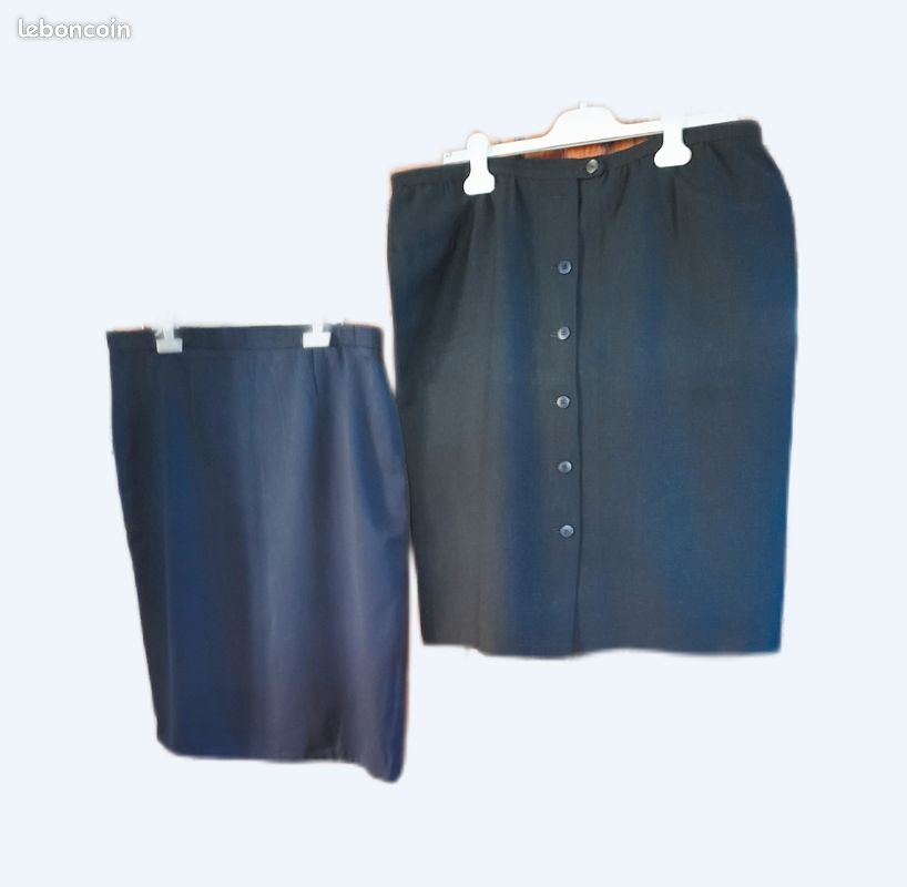 À vendre jupe F,à l'unité T 50,bleu marine foncé et noir (image 1)