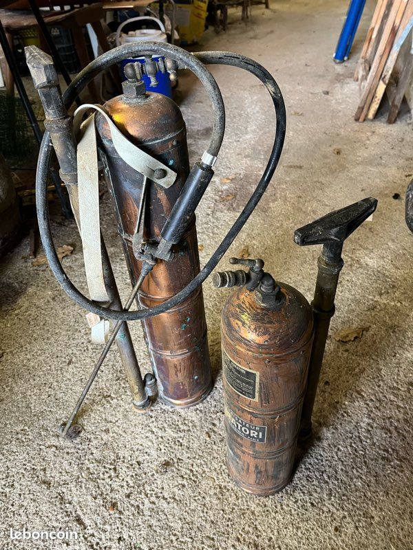 Lot de 2 pulvérisateurs en cuivre avec accessoires. Objet ancien (image 2)