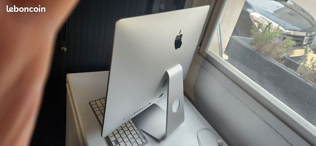 Imac CORE I5 1,6GHZ 8Gb 1TB 21,5 fin 2015 Garantie 1An- clavier arabe