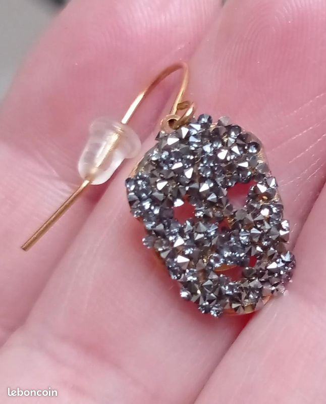Boucle d'oreille acier neuf (image 2)