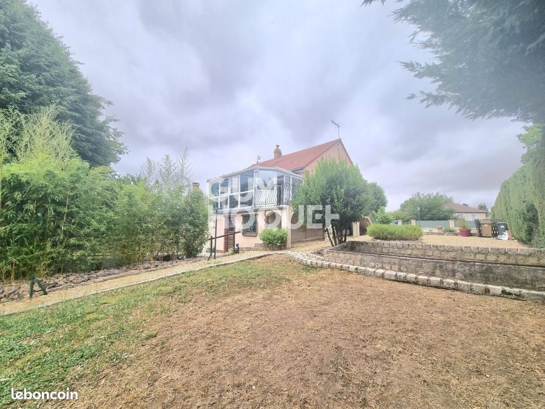 Maison 3 pièces 148 m² · à Saint-Lubin-des-Joncherets · 148 m² · 900 €/mois
