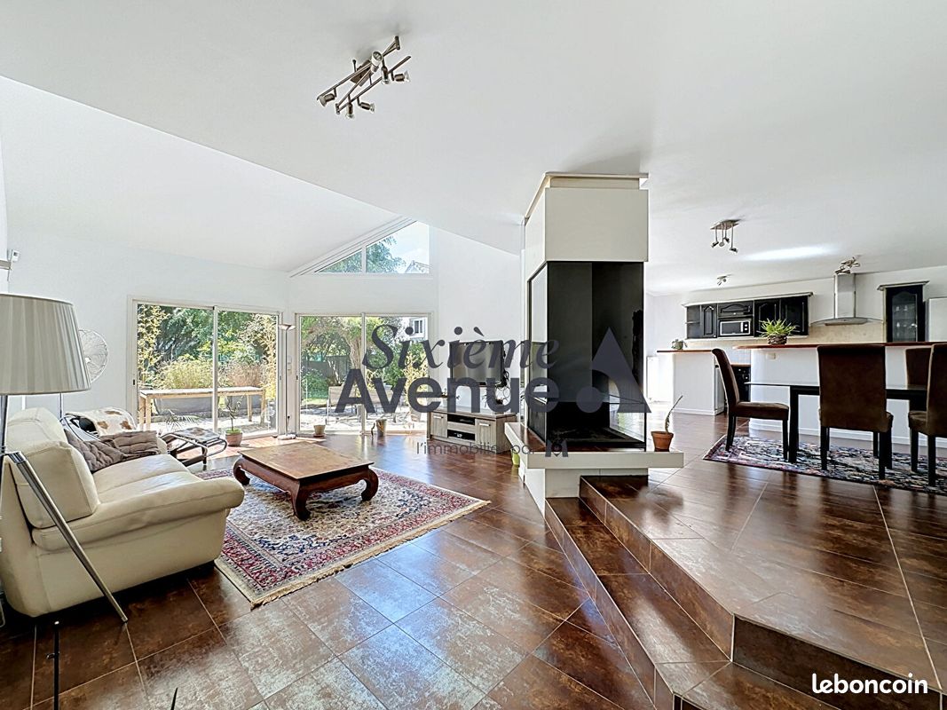 Maison 7 pièces 210 m² · à Le Plessis-Trévise · 210 m² · 720 000 €